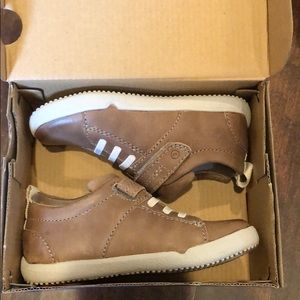 Stride rite brown shoes